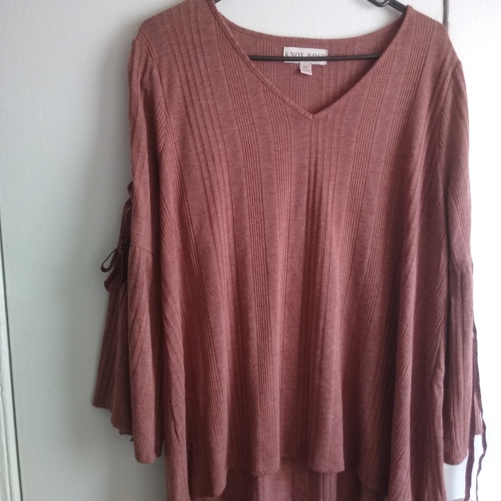 Bell sleeve Knox rose top